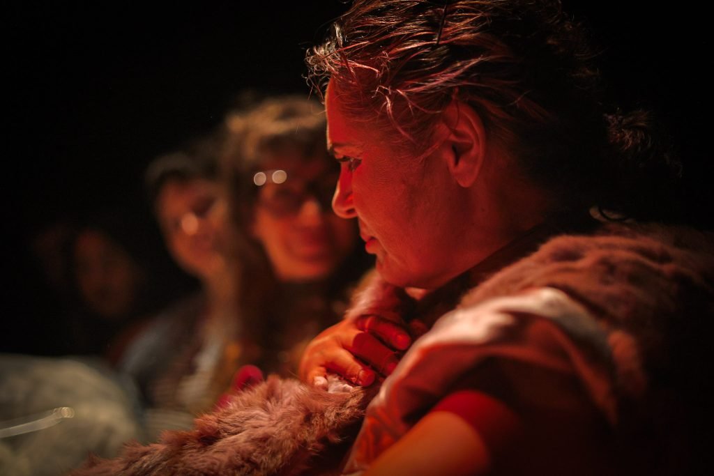 Ensaio aberto de PELE, com Daniela Carmona, na sede Roosevelt da SP Escola de Teatro. (10/04/2025) | Foto: Clara Silva