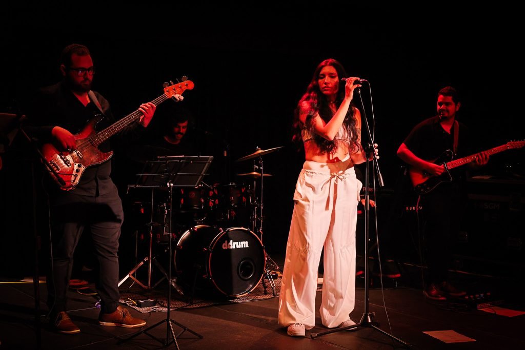 SP Música, show de lançamento do EP “Efêmero” de Juliane Hooper, a sede Roosevelt da SP Escola de Teatro. (12/04/2025) | Foto: Clara Silva