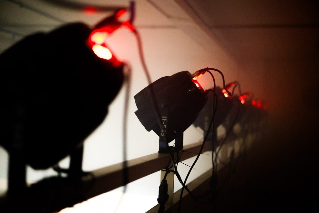 Atividade de curso de Iluminação na sede Roosevelt da SP Escola de Teatro. (16/5/2025). | Foto: Clara Silva