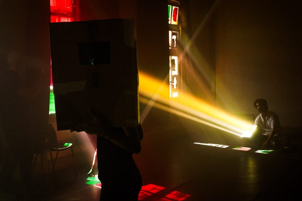 Atividade de curso de Iluminação na sede Brás da SP Escola de Teatro. (9/5/2025). | Foto: Clara Silva