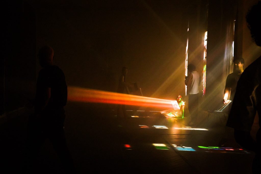Atividade de curso de Iluminação na sede Brás da SP Escola de Teatro. (9/5/2025). | Foto: Clara Silva