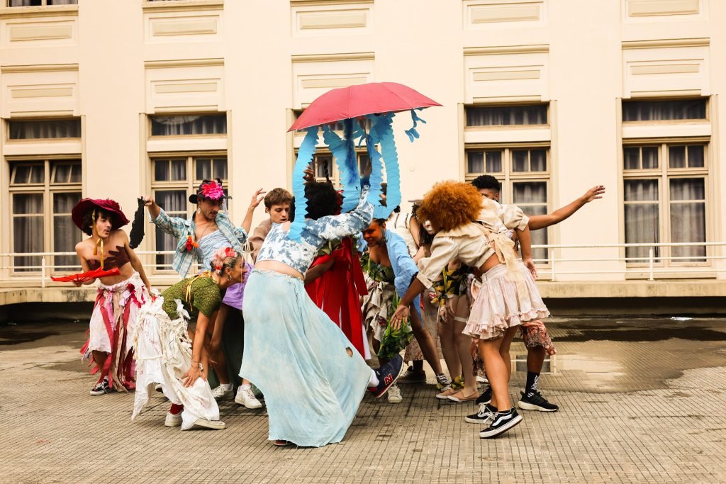 Juninada Sonoplástica Tropicalista, na sede Brás da SP Escola de Teatro. (23/5/2025). Foto: Clara Silva