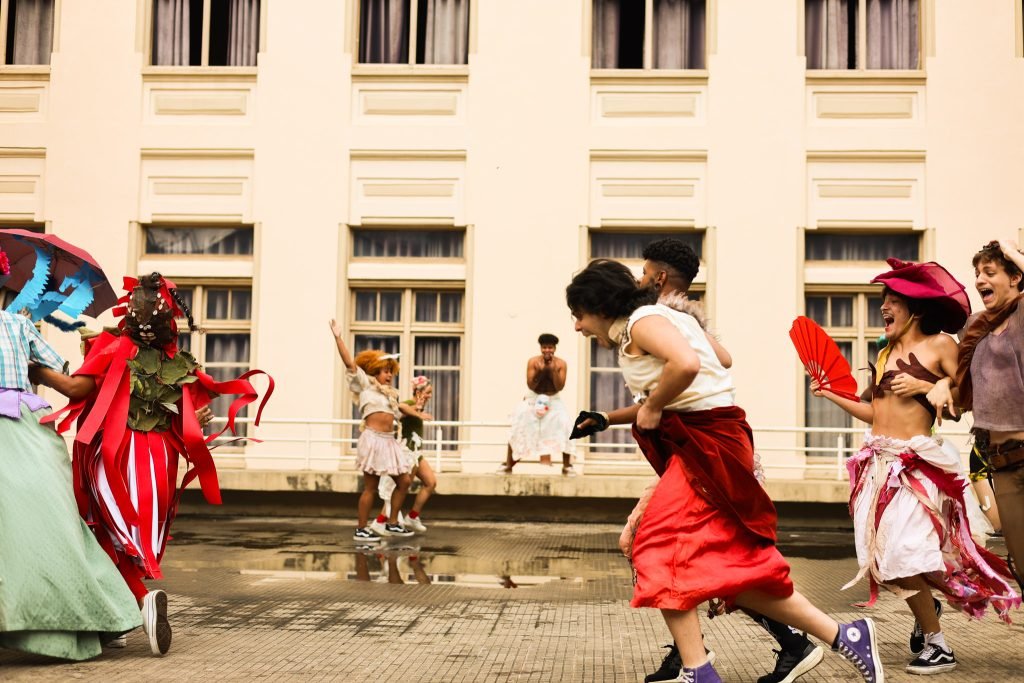 Juninada Sonoplástica Tropicalista, na sede Brás da SP Escola de Teatro. (23/5/2025). Foto: Clara Silva