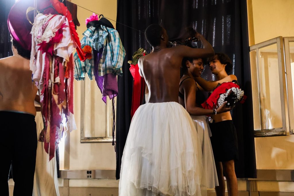 Juninada Sonoplástica Tropicalista, na sede Brás da SP Escola de Teatro. (23/5/2025). Foto: Clara Silva