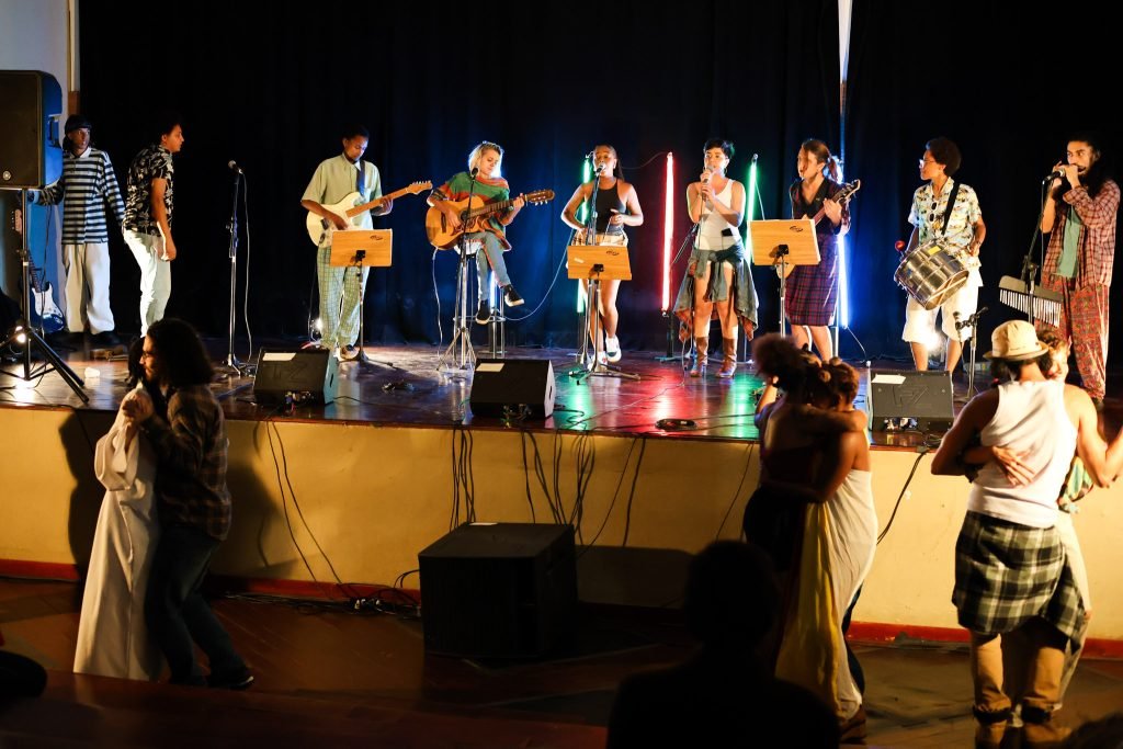 Juninada Sonoplástica Tropicalista, na sede Brás da SP Escola de Teatro. (23/5/2025). Foto: Clara Silva
