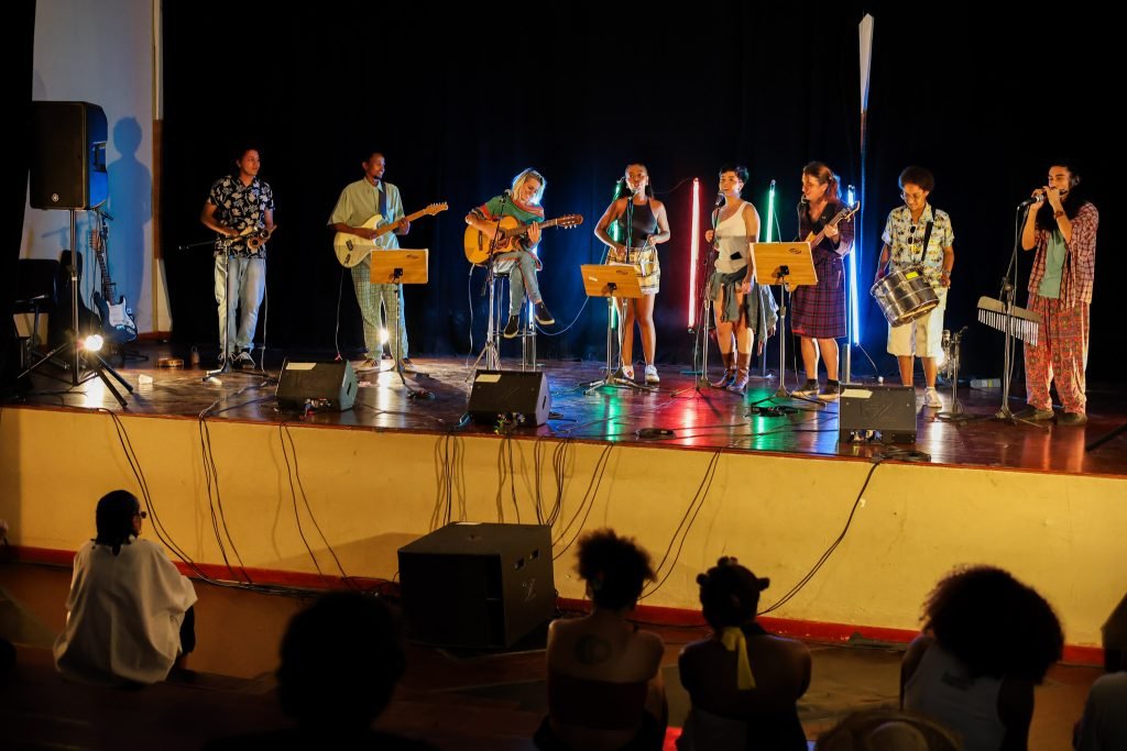 Juninada Sonoplástica Tropicalista, na sede Brás da SP Escola de Teatro. (23/5/2025). Foto: Clara Silva