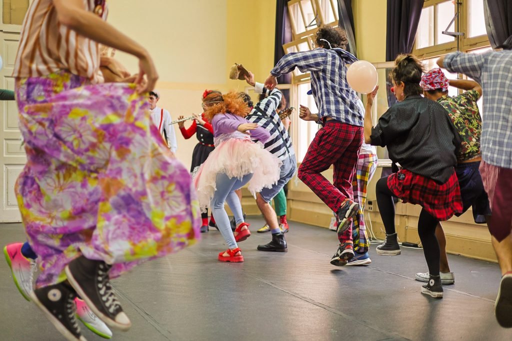Juninada Sonoplástica Tropicalista, na sede Brás da SP Escola de Teatro. (23/5/2025). Foto: Clara Silva