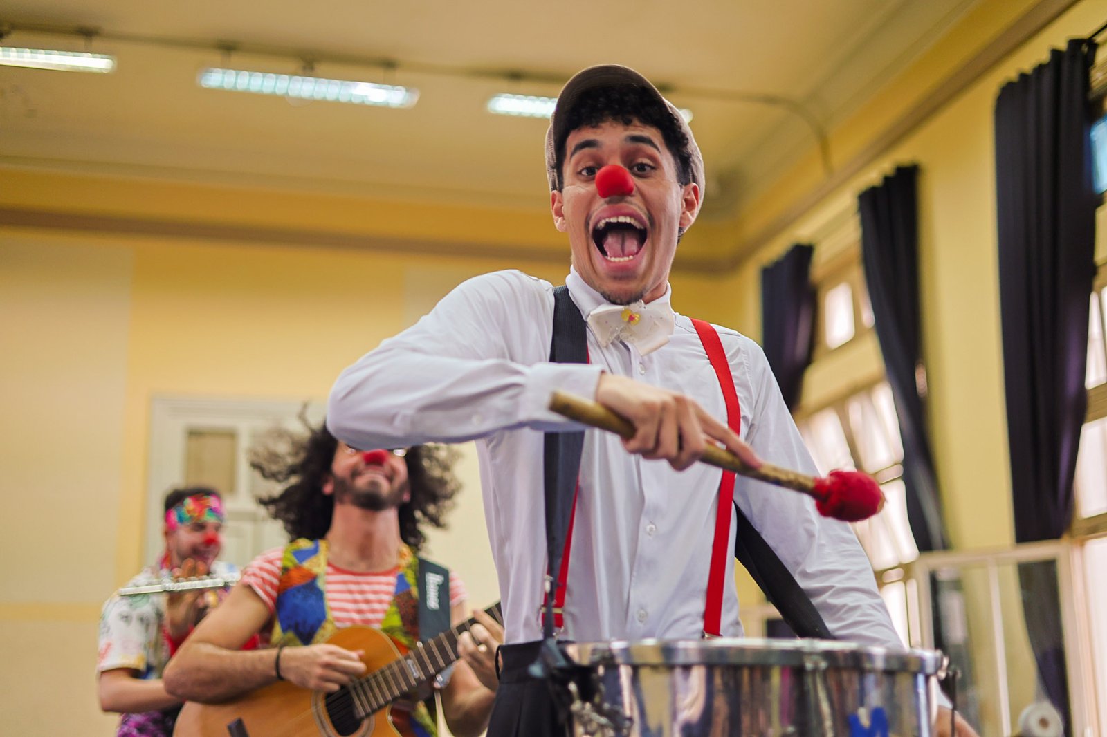 Juninada Sonoplástica Tropicalista, na sede Brás da SP Escola de Teatro. (23/5/2025). Foto: Clara Silva