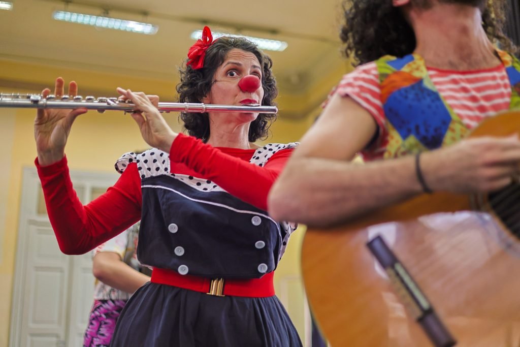 Juninada Sonoplástica Tropicalista, na sede Brás da SP Escola de Teatro. (23/5/2025). Foto: Clara Silva