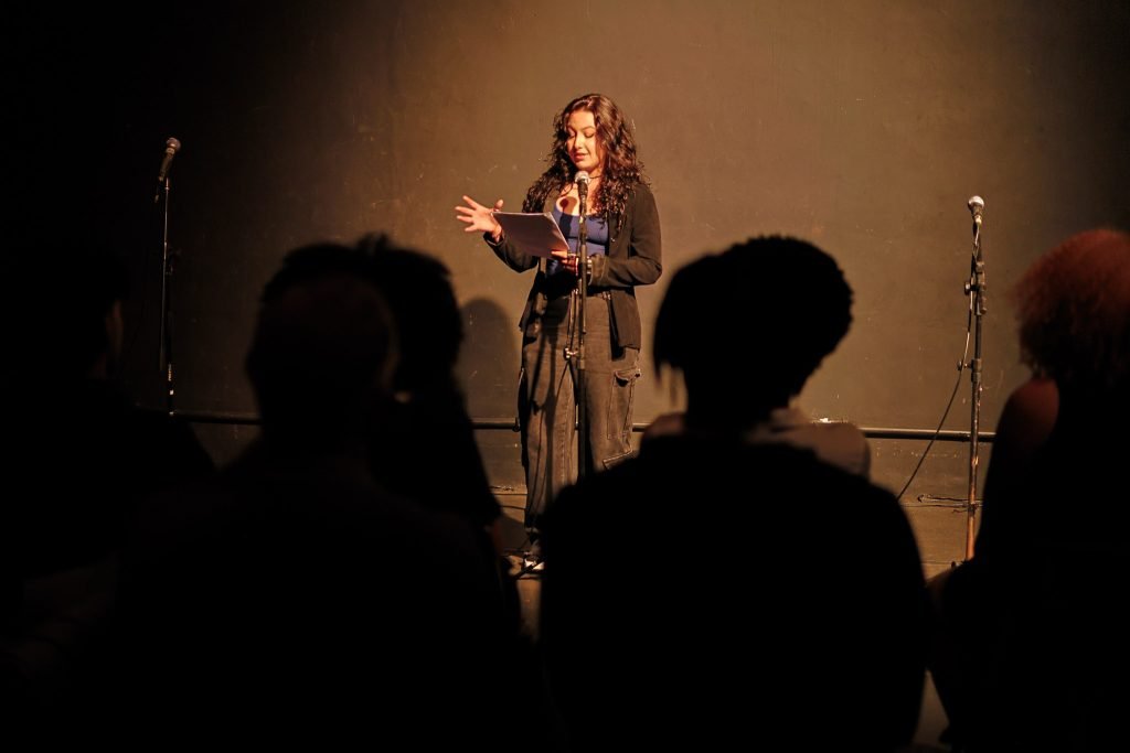 Primeiro dia do Cena Única, mostra dos estudantes de Dramaturgia da SP Escola de Teatro. (6/5/2025). | Foto: Clara Silva