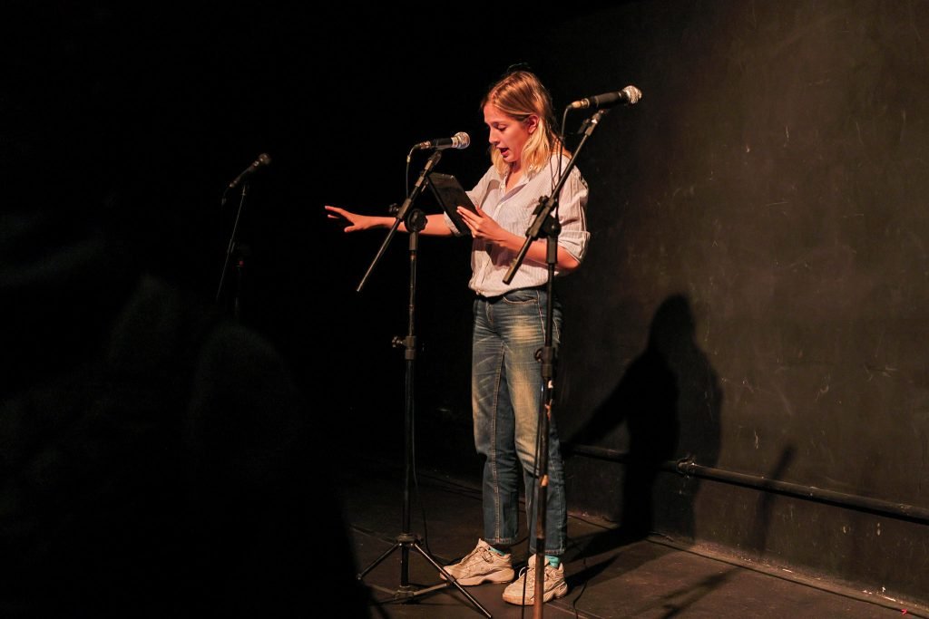Primeiro dia do Cena Única, mostra dos estudantes de Dramaturgia da SP Escola de Teatro. (6/5/2025). | Foto: Clara Silva