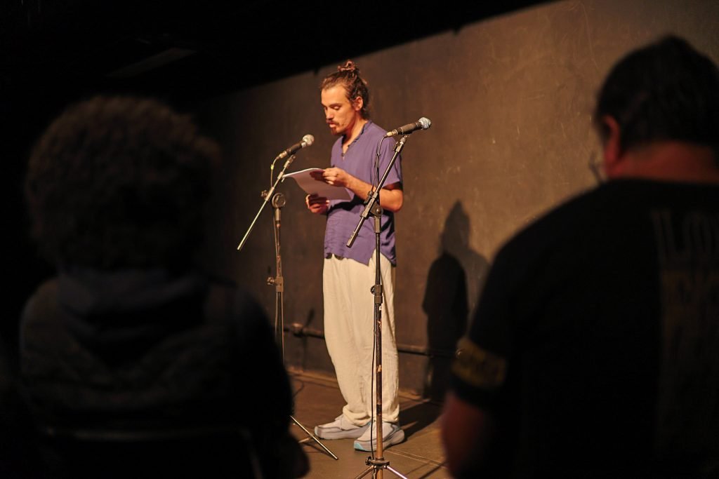 Primeiro dia do Cena Única, mostra dos estudantes de Dramaturgia da SP Escola de Teatro. (6/5/2025). | Foto: Clara Silva