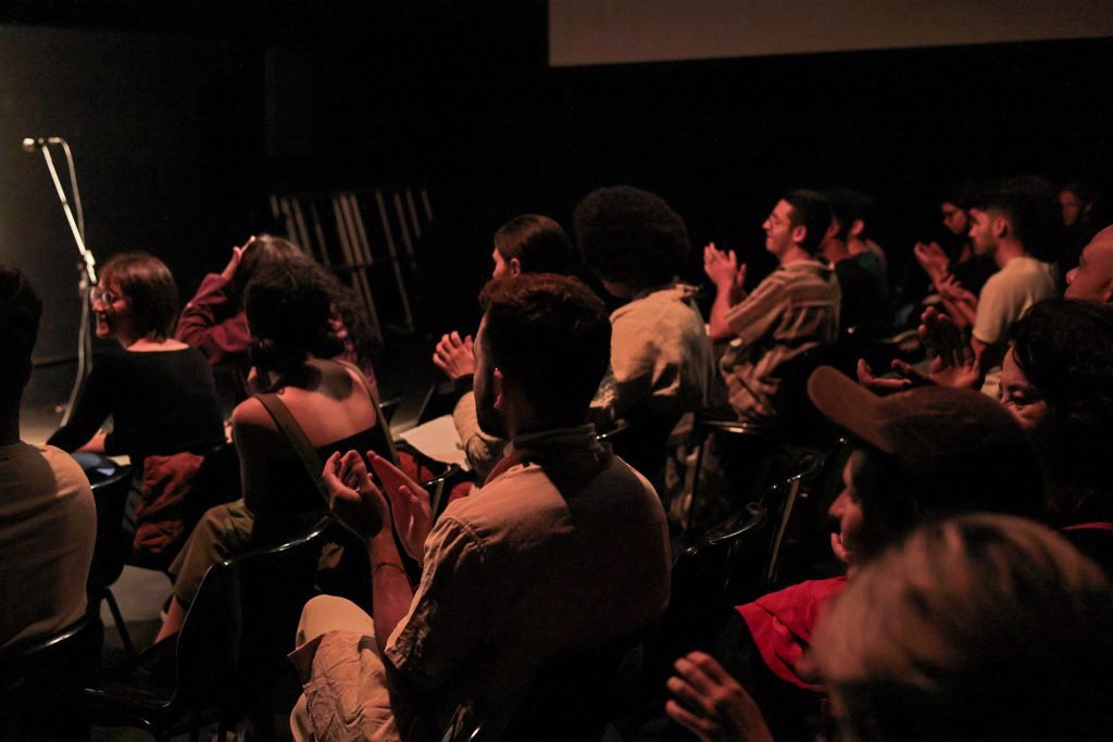 Terceiro dia do Cena Única, mostra dos estudantes de Dramaturgia da SP Escola de Teatro. (9/5/2025). | Foto: Clara Silva