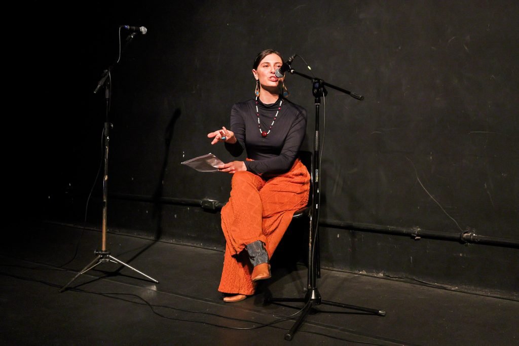 Terceiro dia do Cena Única, mostra dos estudantes de Dramaturgia da SP Escola de Teatro. (9/5/2025). | Foto: Clara Silva