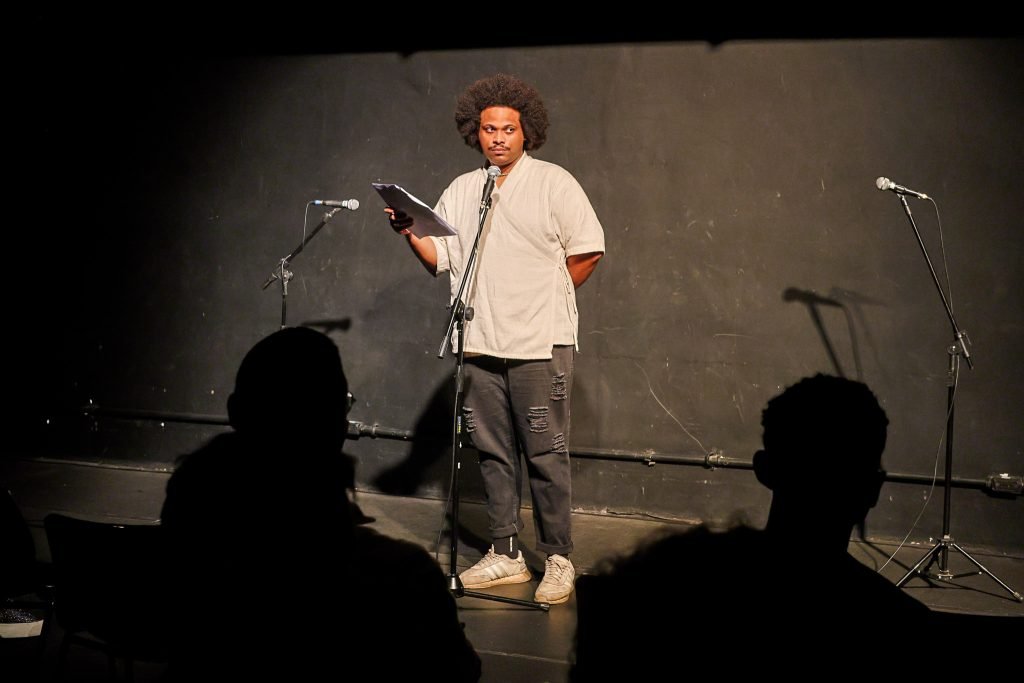 Terceiro dia do Cena Única, mostra dos estudantes de Dramaturgia da SP Escola de Teatro. (9/5/2025). | Foto: Clara Silva