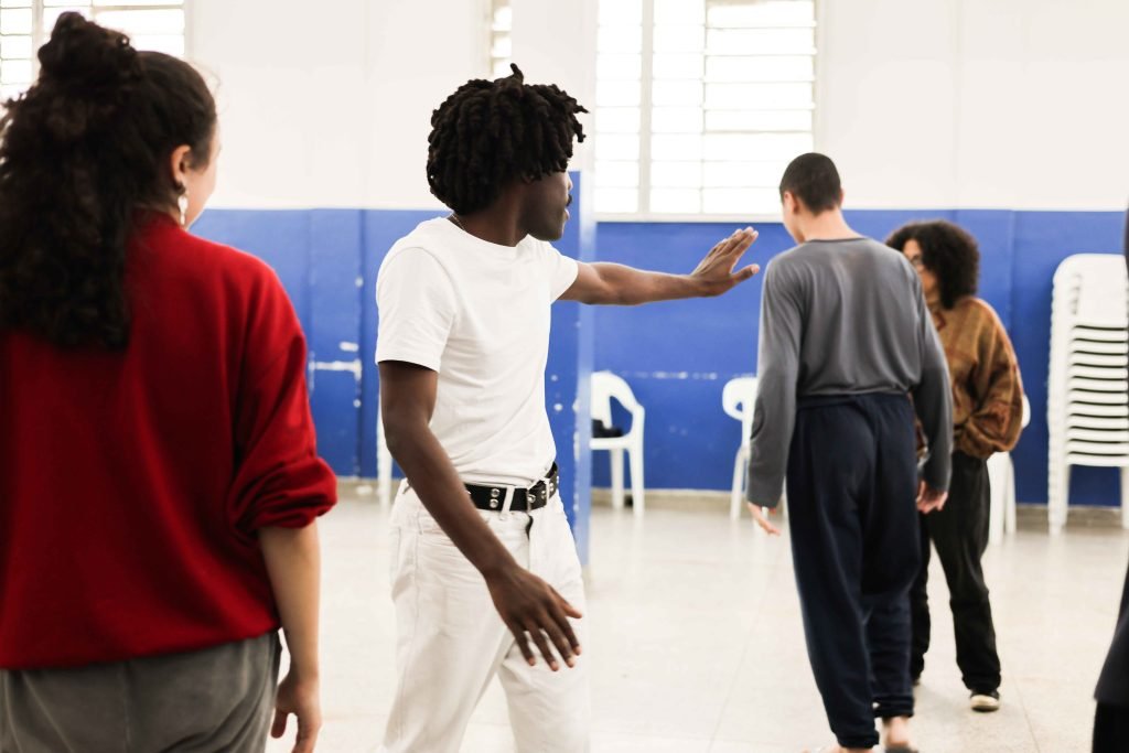Oficina de teatro na Fundação Casa Juquiá, a partir da contrapartida dos alunos bolsistas do Programa Oportunidades. (29/04/2025). | Foto: Clara Silva.