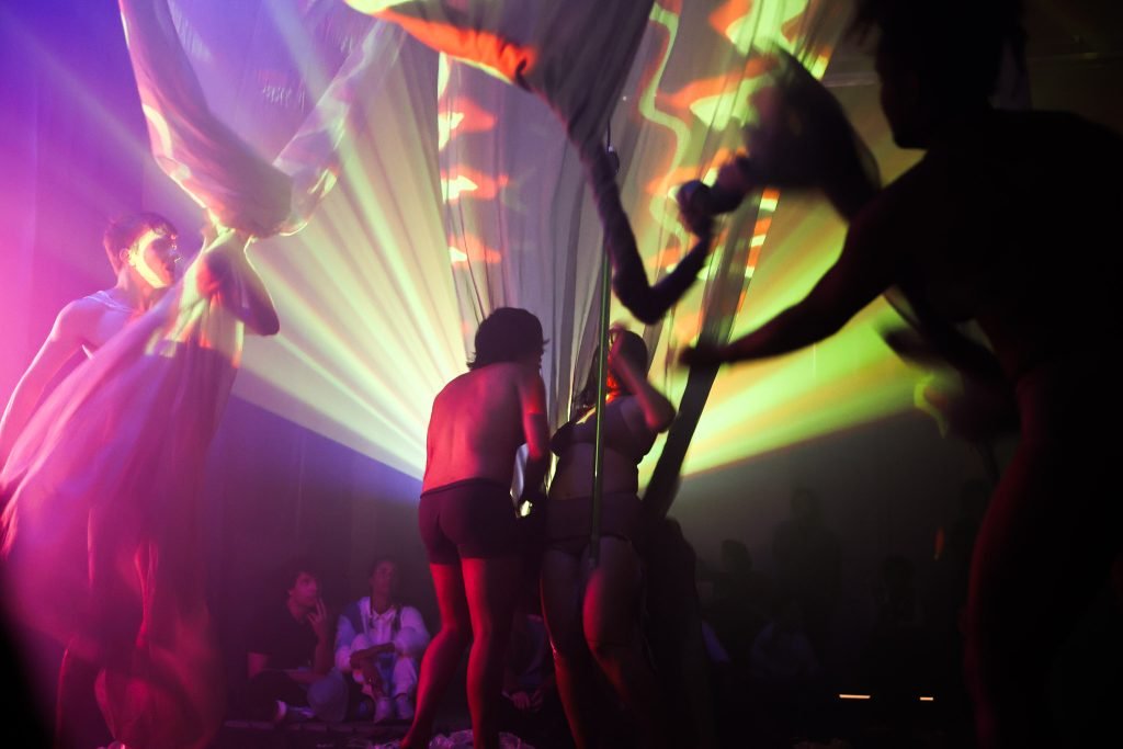 Experimento II do grupo N1 Azul, do primeiro semestre de 2025, na SP Escola de Teatro. | Foto: Clara Silva.