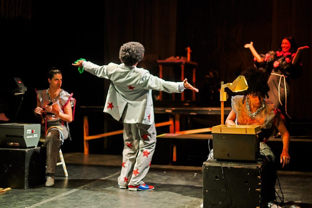 Experimento II do grupo N1 Verde, do primeiro semestre de 2025, na SP Escola de Teatro. | Foto: Clara Silva.