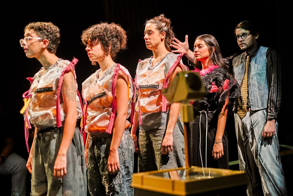 Experimento II do grupo N1 Verde, do primeiro semestre de 2025, na SP Escola de Teatro. | Foto: Clara Silva.