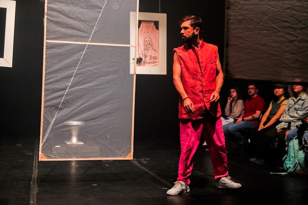 Experimento II do grupo N2 Verde, do primeiro semestre de 2025, na SP Escola de Teatro. | Foto: Clara Silva.