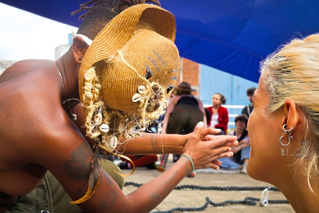 Experimento II do grupo N3 Azul, do primeiro semestre de 2025, na SP Escola de Teatro. | Foto: Clara Silva.