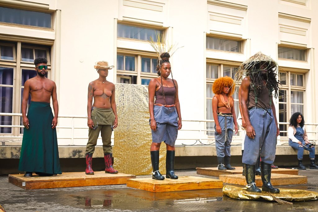 Experimento II do grupo N3 Azul, do primeiro semestre de 2025, na SP Escola de Teatro. | Foto: Clara Silva.