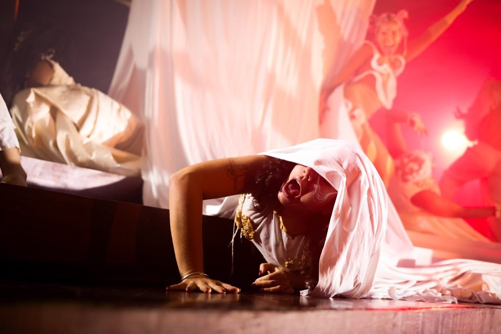 Experimento II do grupo N4 Azul, do primeiro semestre de 2025, na SP Escola de Teatro. | Foto: Clara Silva.