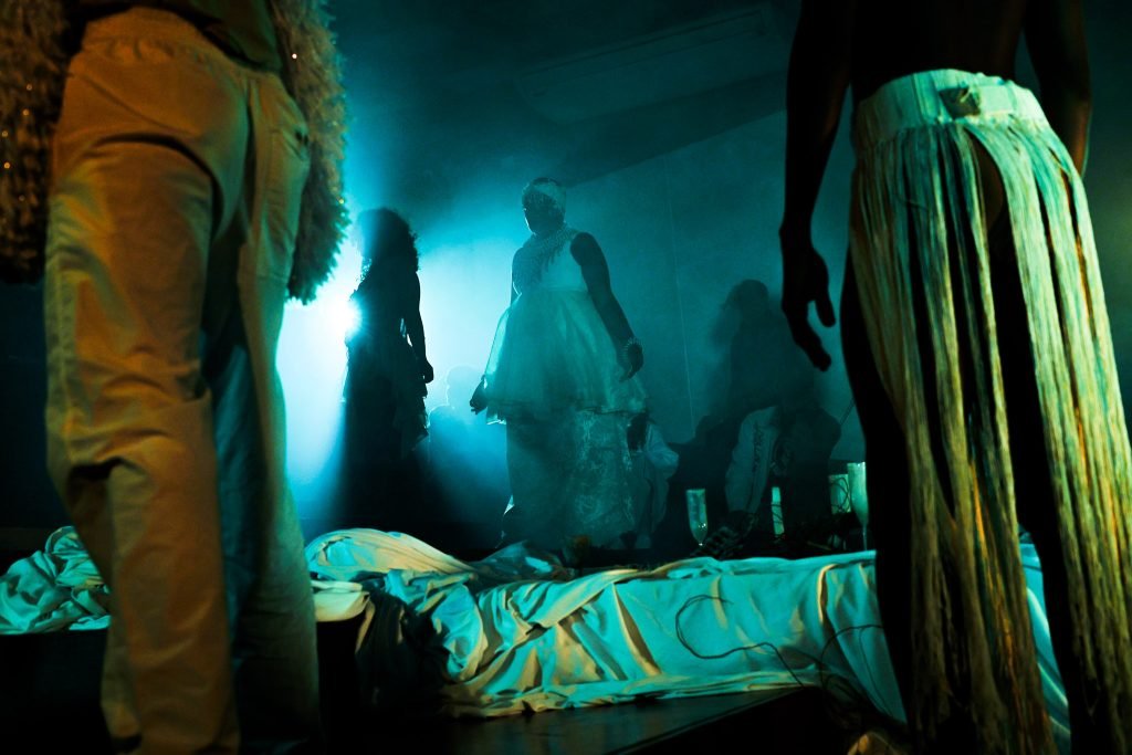 Experimento II do grupo N4 Azul, do primeiro semestre de 2025, na SP Escola de Teatro. | Foto: Clara Silva.