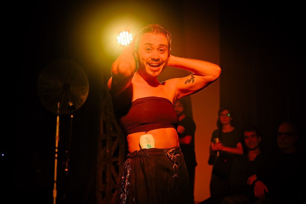 Experimento II do grupo N5 Azul, do primeiro semestre de 2025, na SP Escola de Teatro. | Foto: Clara Silva.