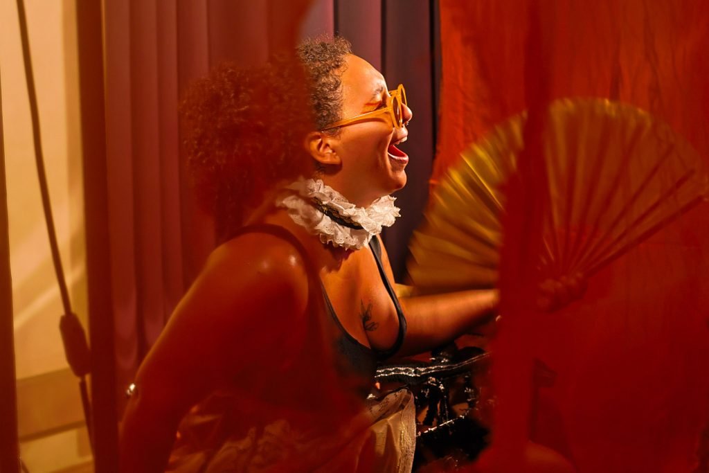 Experimento II do grupo N8 Azul, do primeiro semestre de 2025, na SP Escola de Teatro. | Foto: Clara Silva.