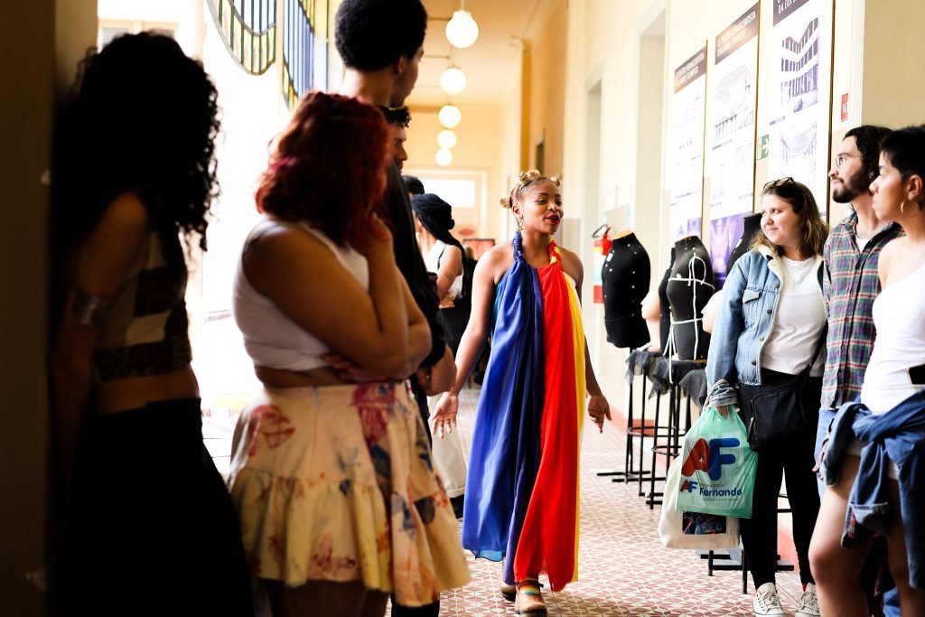 Juninada Sonoplástica Tropicalista, na sede Brás da SP Escola de Teatro. (23/5/2025). Foto: Clara Silva
