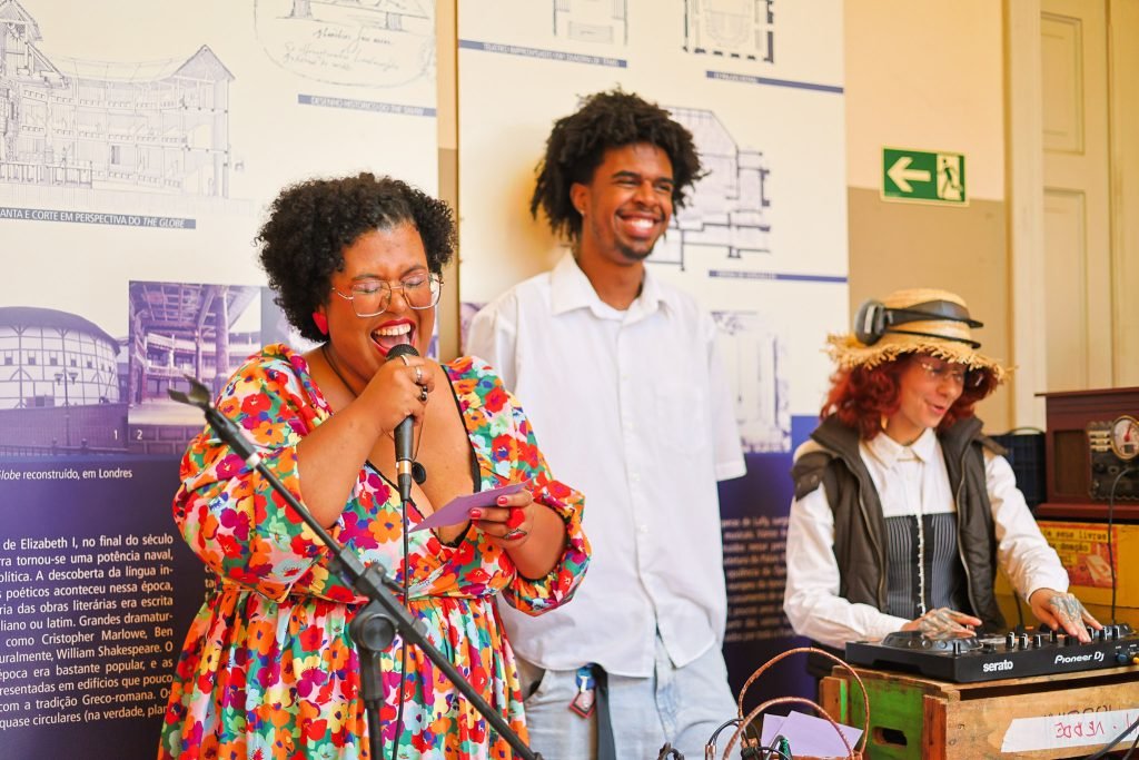 Juninada Sonoplástica Tropicalista, na sede Brás da SP Escola de Teatro. (23/5/2025). Foto: Clara Silva