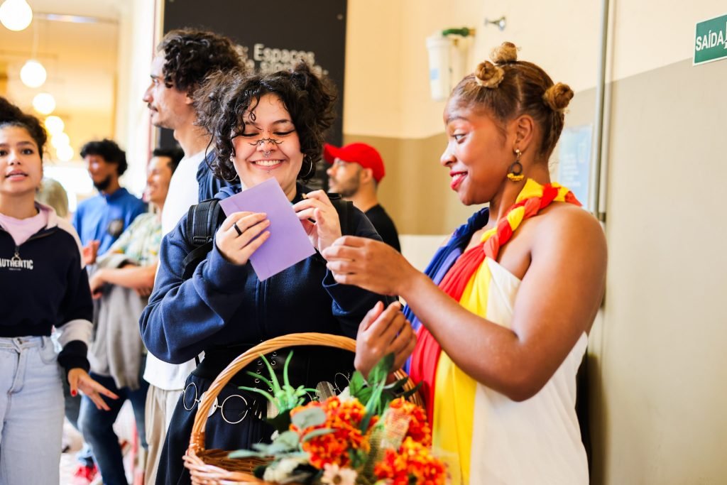 Juninada Sonoplástica Tropicalista, na sede Brás da SP Escola de Teatro. (23/5/2025). Foto: Clara Silva