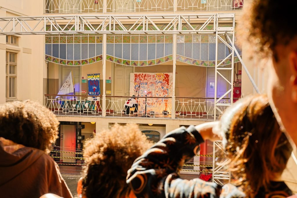 Experimento III do grupo N2 Azul, do segundo semestre de 2025, na SP Escola de Teatro. | Foto: Clara Silva.