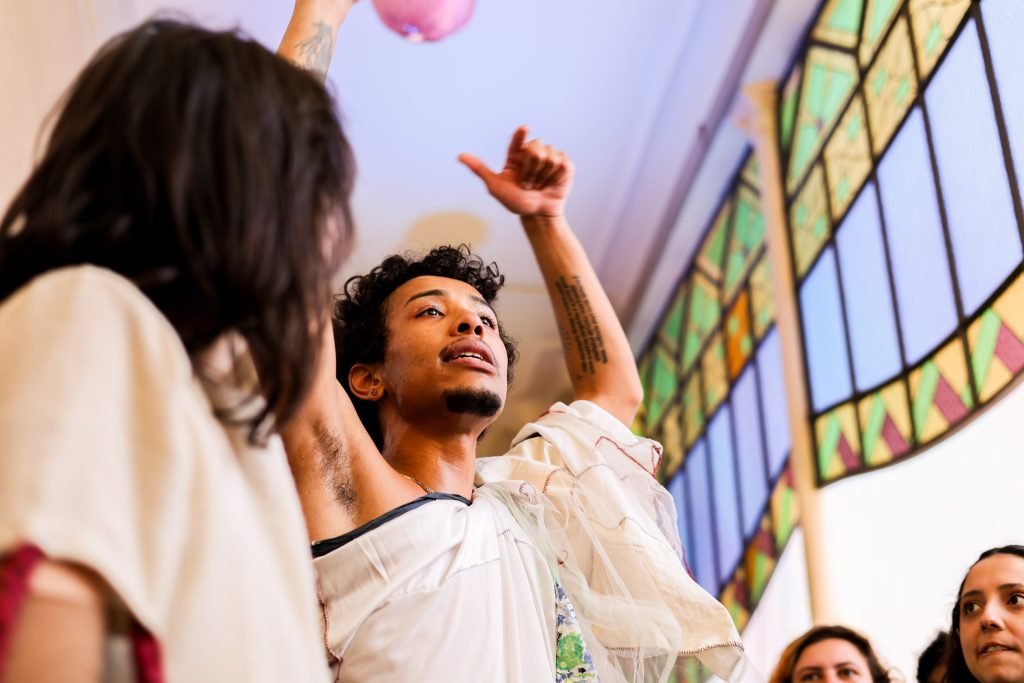 Experimento III do grupo N2 Azul, do segundo semestre de 2025, na SP Escola de Teatro. | Foto: Clara Silva.