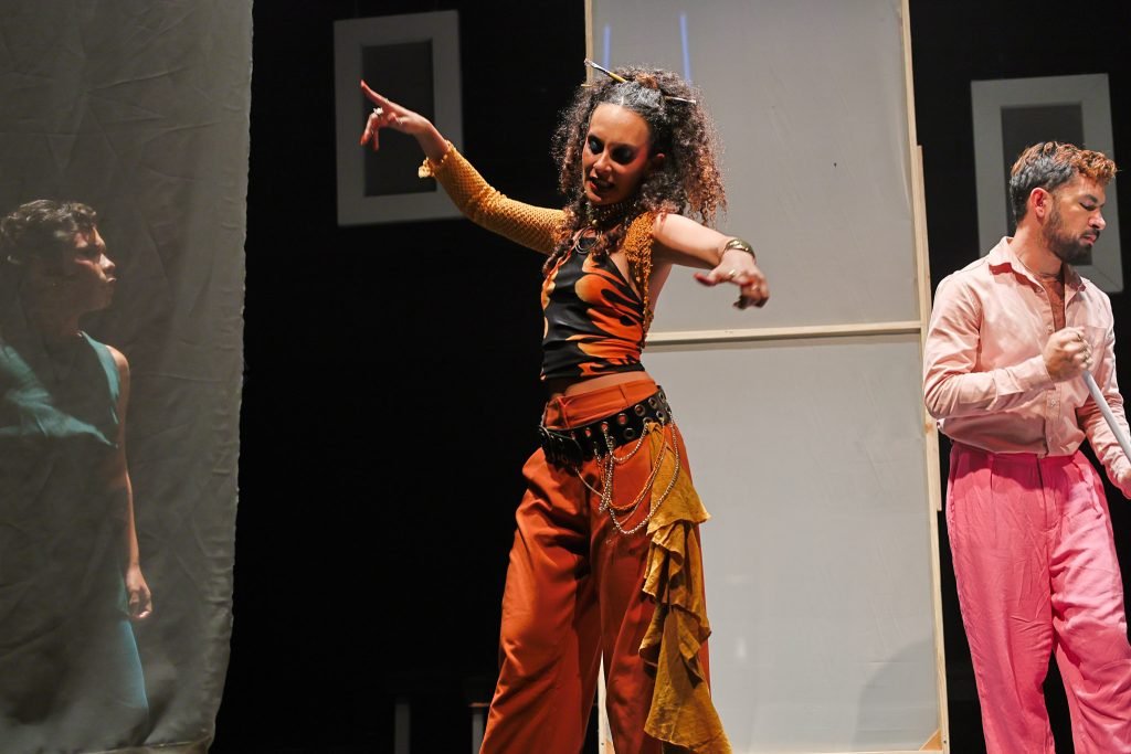 Experimento III do grupo N2 Verde, do segundo semestre de 2025, na SP Escola de Teatro. | Foto: Clara Silva.