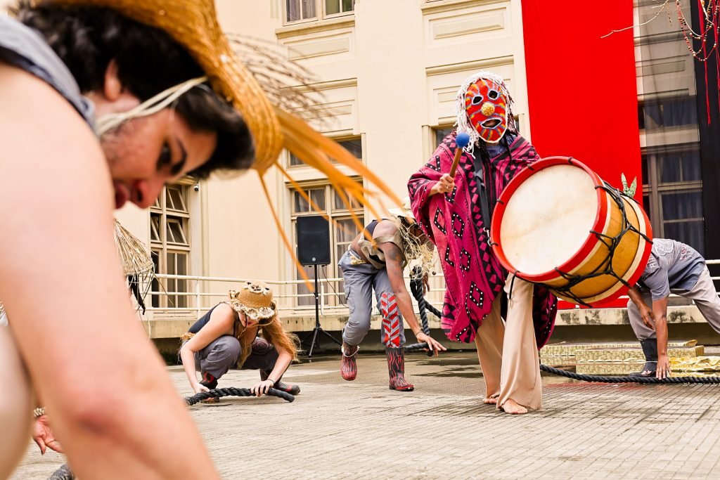 Experimento III do grupo N3 Azul, do segundo semestre de 2025, na SP Escola de Teatro. | Foto: Clara Silva.