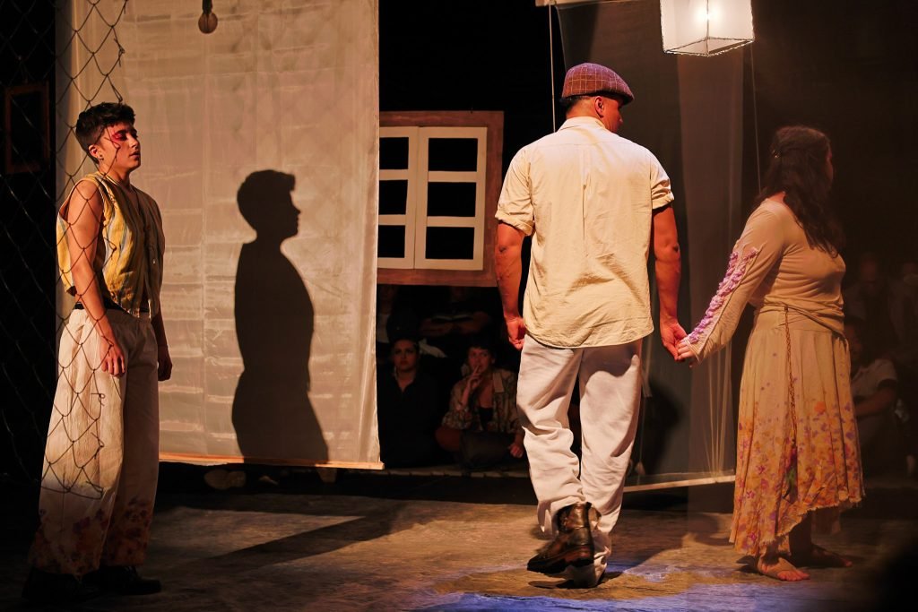 Experimento III do grupo N4 Verde, do segundo semestre de 2025, na SP Escola de Teatro. | Foto: Clara Silva.