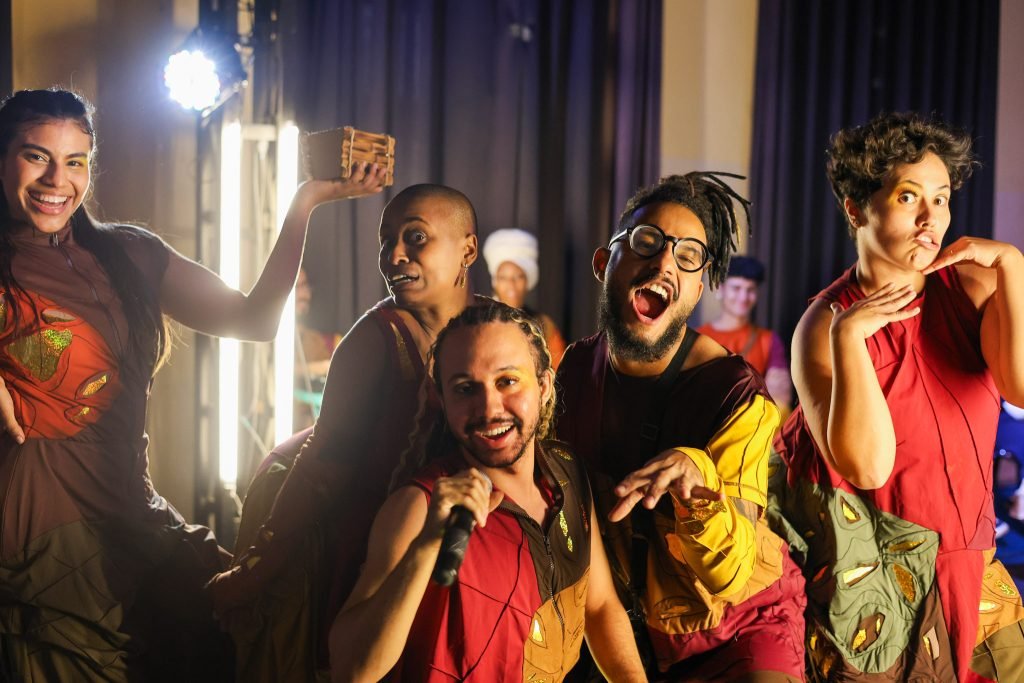 Experimento III do grupo N5 Azul, do segundo semestre de 2025, na SP Escola de Teatro. | Foto: Clara Silva.