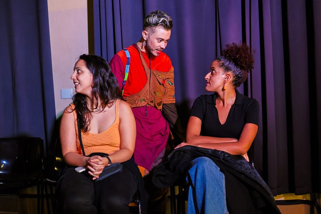 Experimento III do grupo N5 Azul, do segundo semestre de 2025, na SP Escola de Teatro. | Foto: Clara Silva.