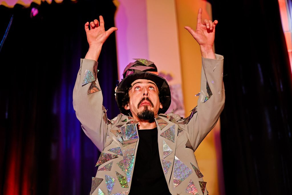 Experimento III do grupo N6 Azul, do segundo semestre de 2025, na SP Escola de Teatro. | Foto: Clara Silva.