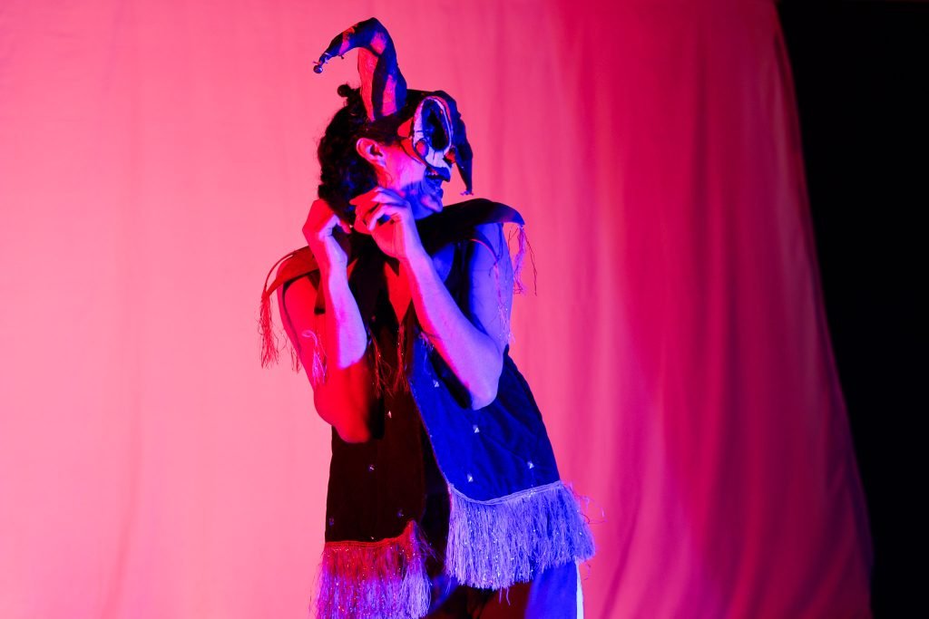 Experimento III do grupo N7 Azul, do segundo semestre de 2025, na SP Escola de Teatro. | Foto: Clara Silva.