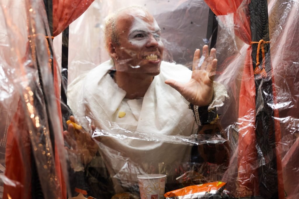 Experimento III do grupo N8 Azul, do segundo semestre de 2025, na SP Escola de Teatro. | Foto: Clara Silva.