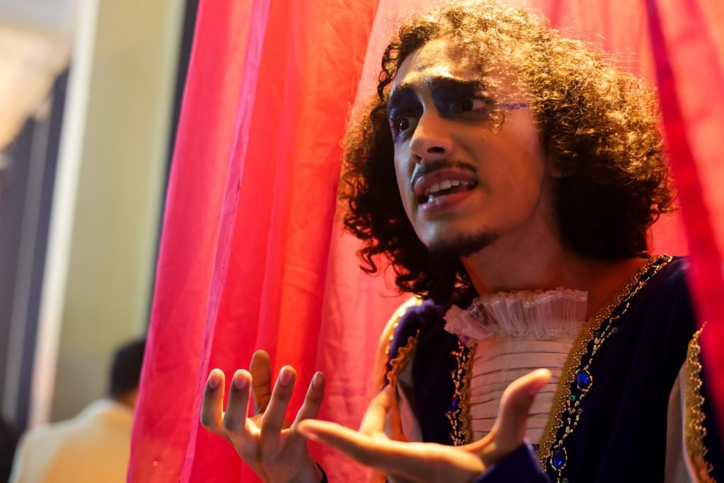 Experimento III do grupo N8 Azul, do segundo semestre de 2025, na SP Escola de Teatro. | Foto: Clara Silva.