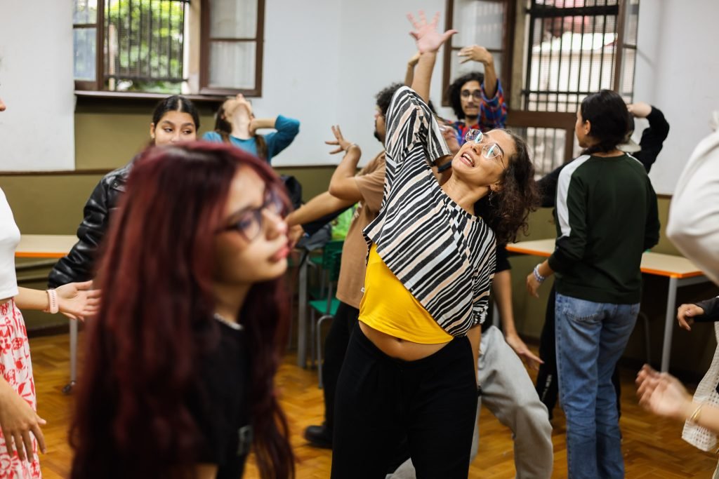 Oficina de Teatro na E. E. Caetano de Campos, a partir da contrapartida dos alunos bolsistas do Programa Oportunidades. (28/05/2025). | Foto: Clara Silva.