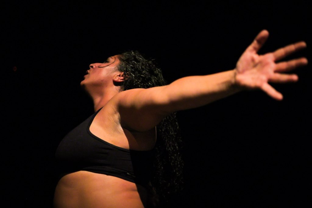 Apresentação na aula final do curso “Processos Criativos: A Prática como Método de Investigação” com Laura Morais da Silva, na sede Roosevelt da SP Escola de Teatro. (04/06/2025) | Foto: Clara Silva.