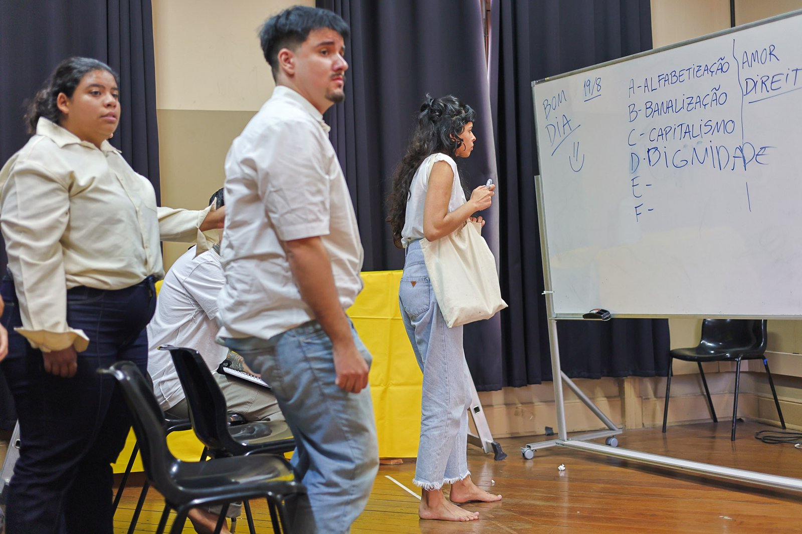 Atividade final do curso “Laboratório de Teatro Documentário” com Luiz Campos, na sede Brás da SP Escola de Teatro. (20/08/2025) | Foto: Clara Silva.