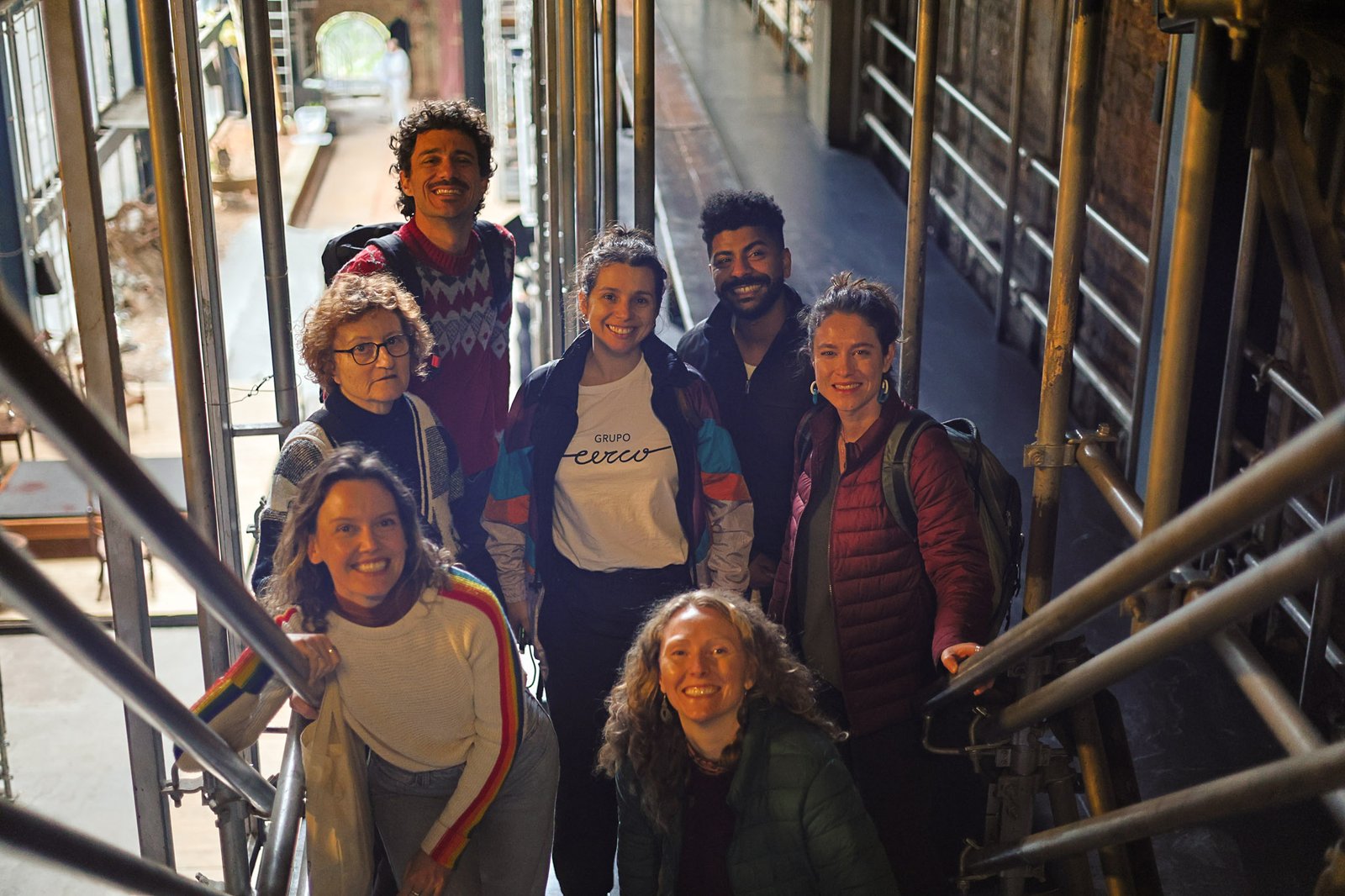 Grupo Cerco em conversa com Marcelo Drummond no Teatro Oficina, projeto do Ocupa Lab. (15/08/2025). | Foto: Clara Silva.