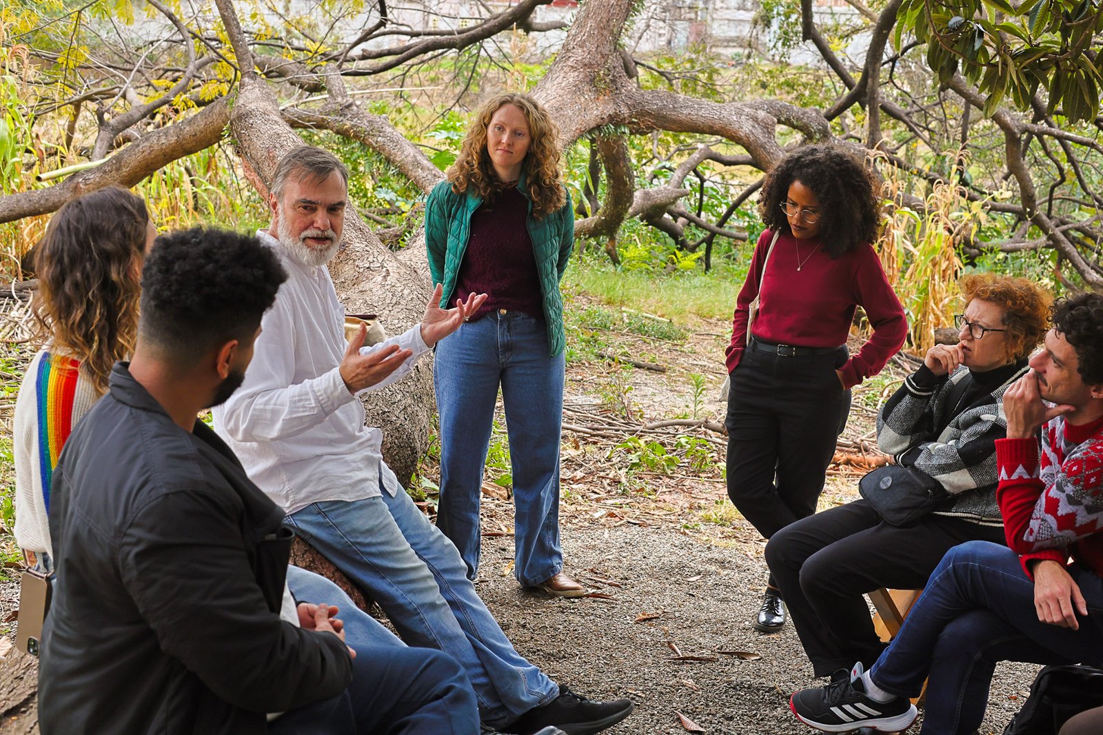 Grupo Cerco em conversa com Marcelo Drummond no Teatro Oficina, projeto do Ocupa Lab. (15/08/2025). | Foto: Clara Silva.