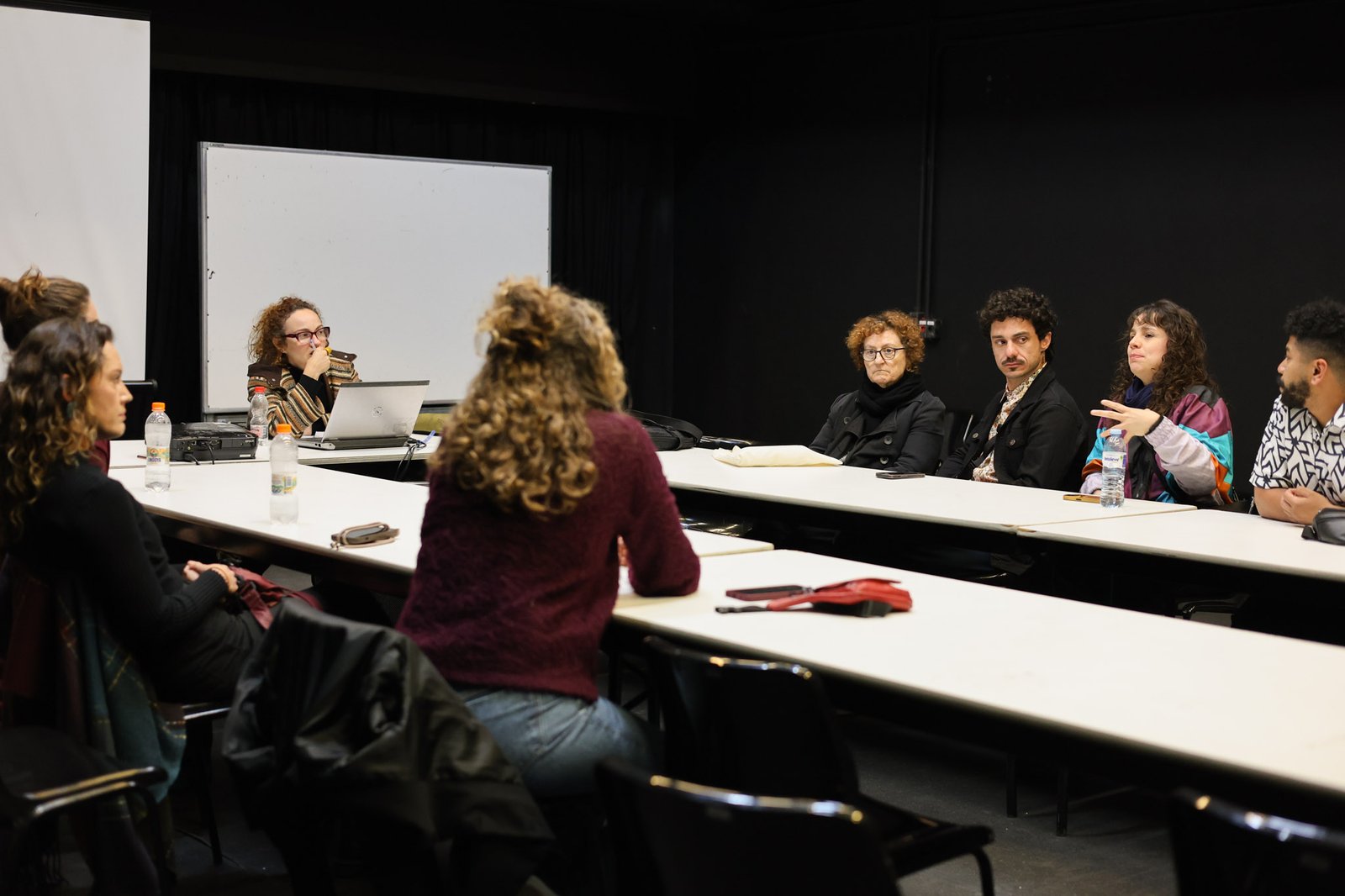 Grupo Cerco em Troca com Janaína Leite, na Unidade Roosevelt da SP Escola de Teatro. (15/08/2025). | Foto: Clara Silva.